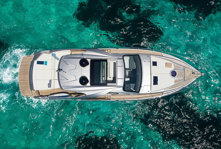 Pershing 5x yacht from above