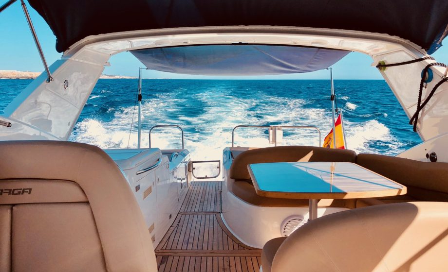 681a195039663961a829037a_06_Cockpit_to_stern_Fairline_Targa_52_Nila_Boatchartermenorca-_1_