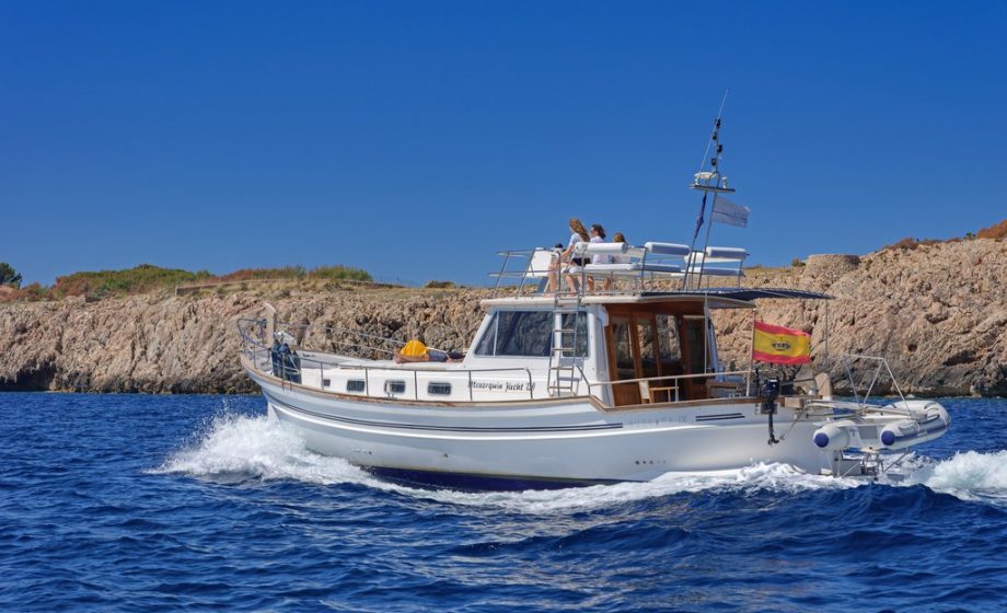 681a22933c7c3f92bca5ab92_menorquin-yachts-150-flybridge-buccara-ix-0bf5dd3f-c (1)