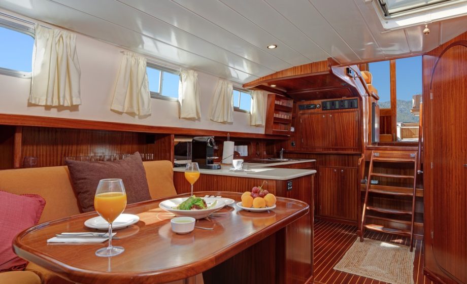 681a2608cecc9f04930386fd_menorquin-yachts-150-flybridge-buccara-ix-c8f02b5a-9
