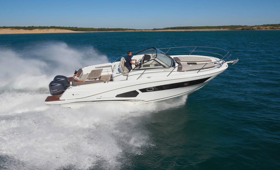 681b1d4bb5215eba25fbf4f0_02 Arenita Cap camarat cruising