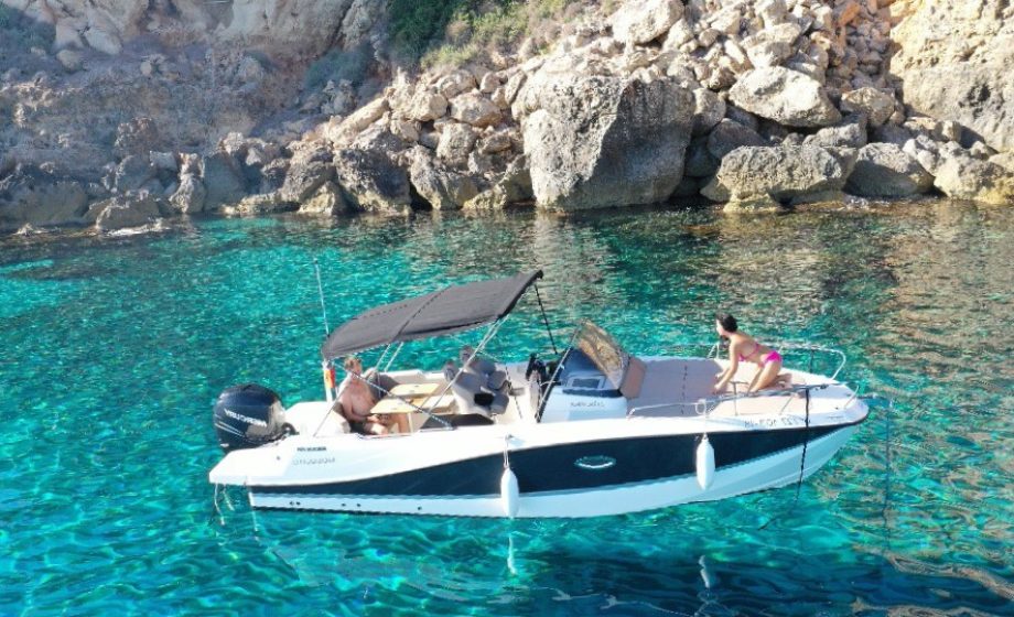 681b2445c3f1738a335ff6fe_03_Quicksilver_755_boatchartermenorca_lateral