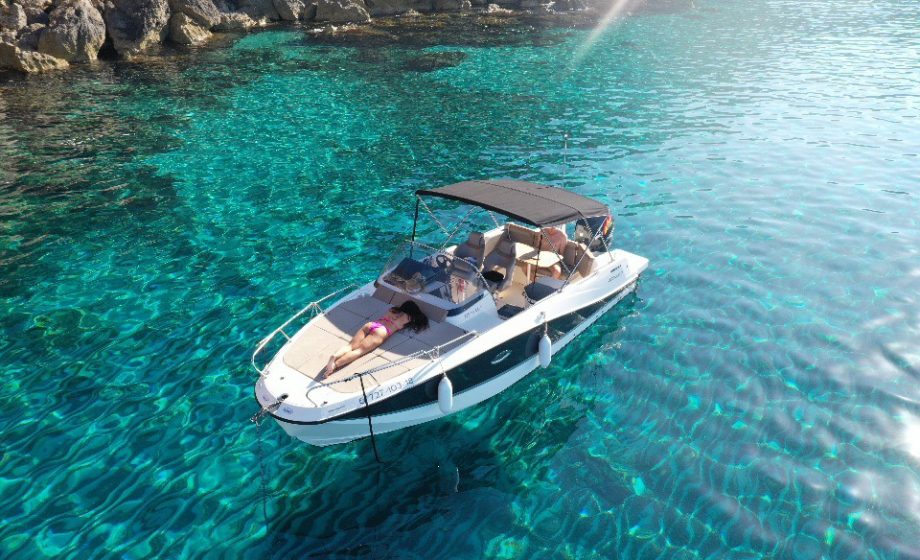 681b244d1fe7b4bb7681ac15_01_Quicksilver_755_boatchartermenorca_title